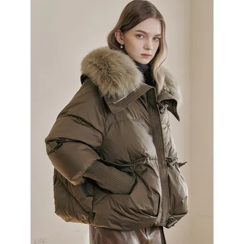 [하프클럽] 와이드 폭스 퍼 카라 토글버튼 덕다운 숏 패딩