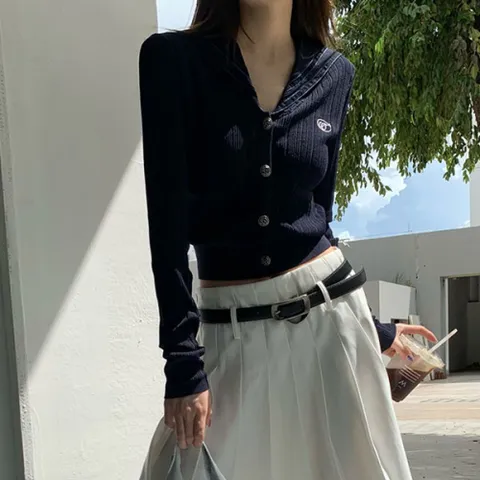 [브리치]  /  당출 슬림 브이넥 버튼 니트 네이비 가디건 233745