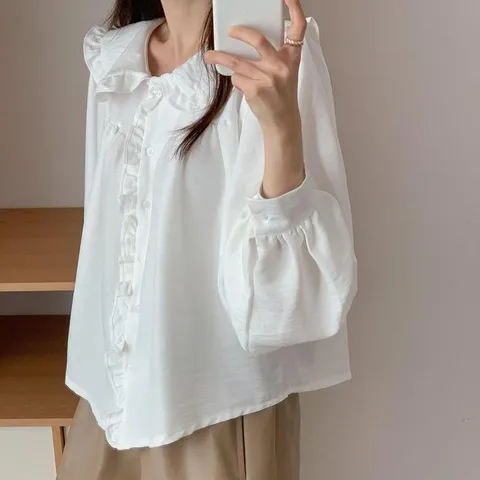 여자 아방핏 단추 프릴 벌룬 카라넥 블라우스 (40237380)