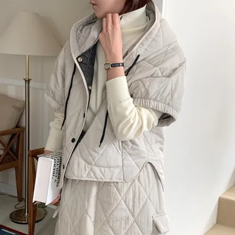 [다잇템] 여자 퀼팅 경량 패딩 컨템포러리 반소매 점퍼