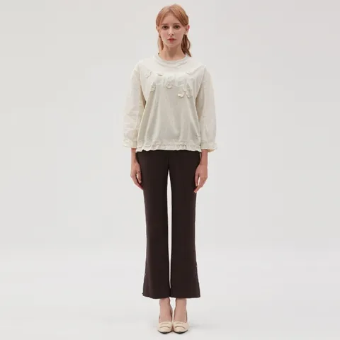 [롯데백화점][손정완]데일리룩 플라워 패치 레터링 티셔츠 ZDR33110