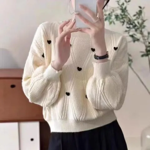 여자 러블리 데일리룩 하트패턴 퍼프 소매 니트