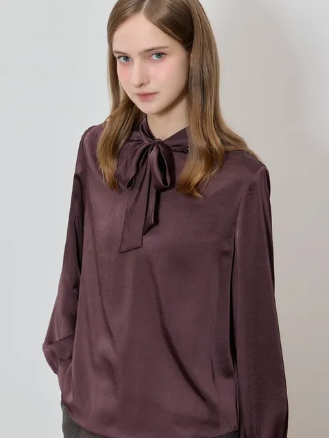 (SHESMISS)] 크림슨 보우넥 새틴 블라우스 (택가격: 158000원)