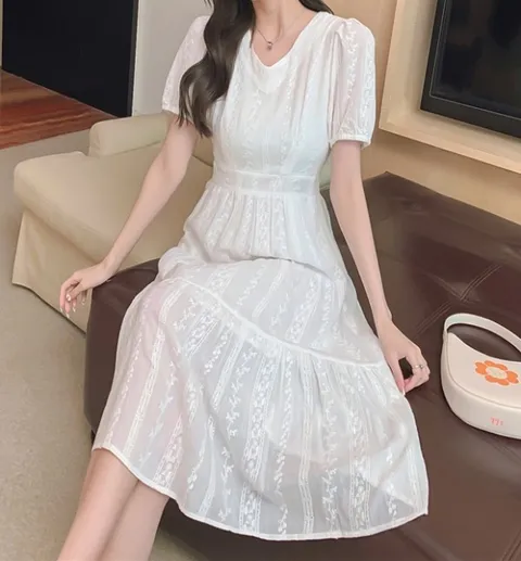 화이트 라운드 시스루 포인트 원피스