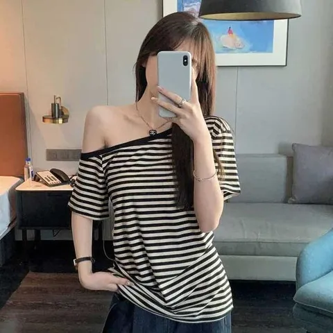 [하프클럽] ONM 여름 바캉스 코디 휴양지 오프숄더 스트라이프 티셔츠