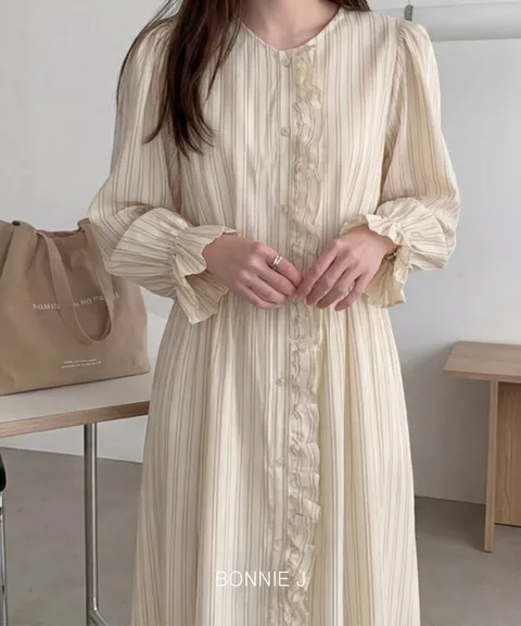 빈티지 무드 세로 줄무늬 프릴 라인 버튼 원피스 벌룬