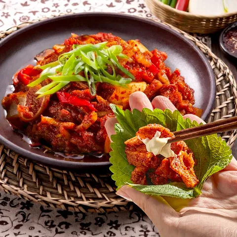 하늘돼지 국내산 매콤양념 오돌뼈 300g 불맛가득 간편한조리 야식