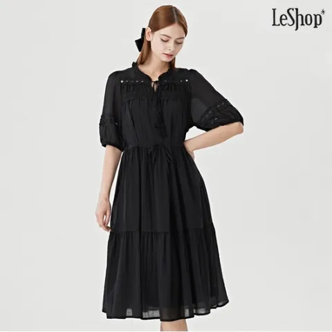 정상가:119,000원 | 프릴넥 리본 펀칭 자수 반팔 원피스 (DO2OW004A)