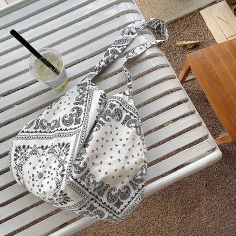 데일리백 페이즐리 반다나 에코백 출퇴근백 크로스백 공효진백 호보백 데일리룩