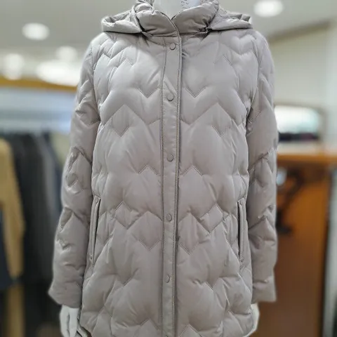 V자수  장식  구스다운