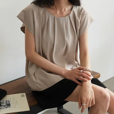 [하프클럽/샤이 핀턱 캡소매 블라우스