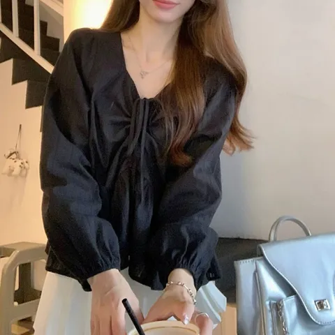 환절기 여성 셔링 브이넥 데일리 블라우스 블랙 셔링블라우스 화이트블라우스 스트링블라우스