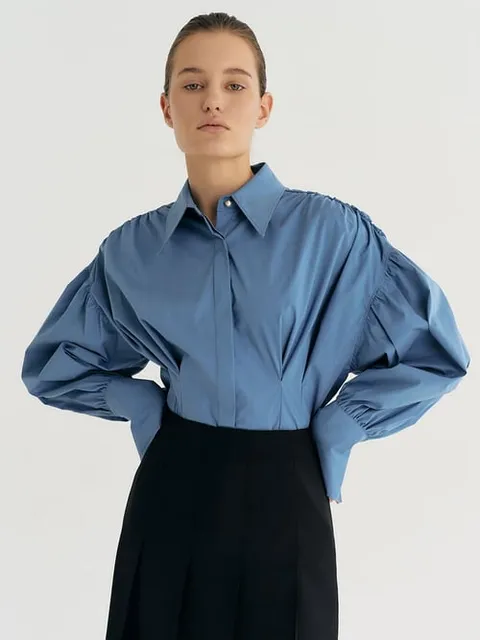 엣드맹 22SSSH02BL 볼륨 플리츠 긴팔 셔츠 _딥 블루