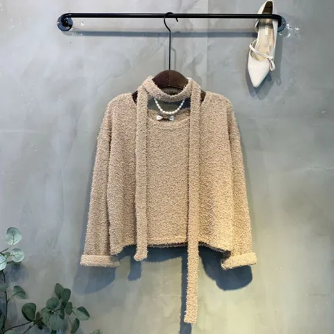 [브리치]  / 샤렌 라운드넥 부클 세미크롭 니트 쁘띠머플러 세트