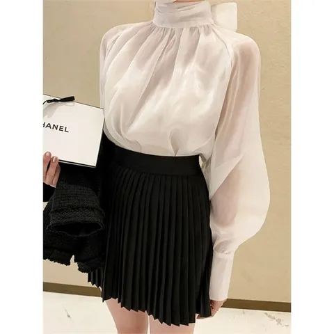 루즈핏 새틴 하이넥 리본 시스루 퍼프 소매 블라우스 (9442535)