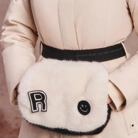 브로치 장식 퍼 핸드 워머4RWAEM8889