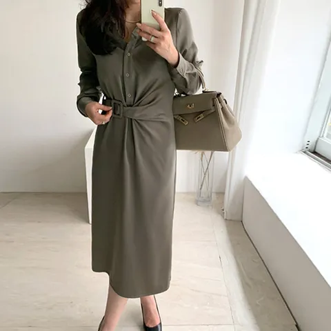 네모엔룩 드랩새틴 반오픈 허리벨트 언밸런스 셔츠카라 원피스