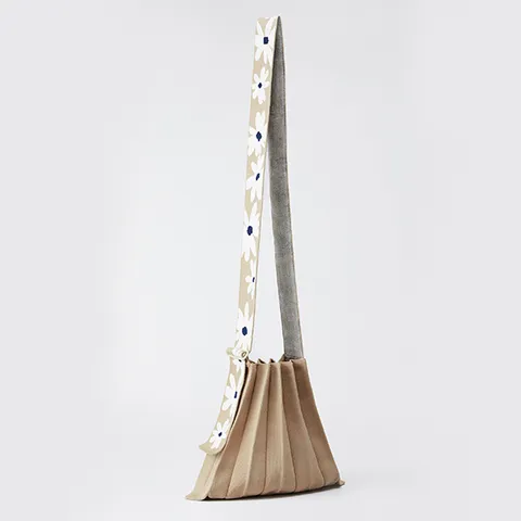 Lucky Pleats Knit Daisy Wing Hazelnut Beige