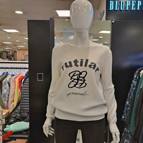 블루페페 P211KSK712 자수레터링라운드니트티셔츠