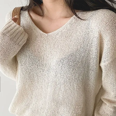 간절기 부클 성형 브이넥 니트