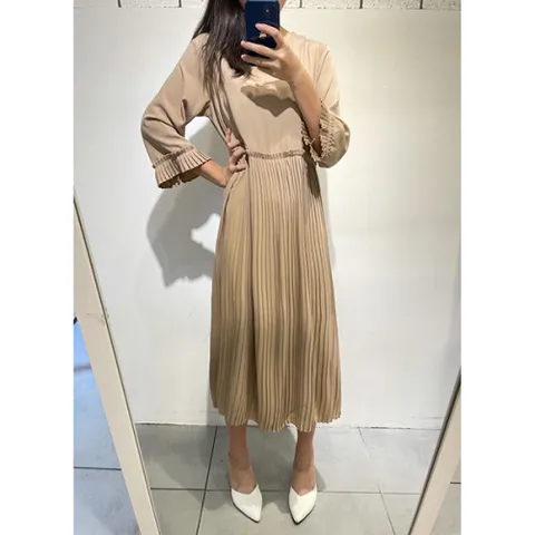 [브리치]  / 루즈핏 베이지 실키 h라인 주름 원피스