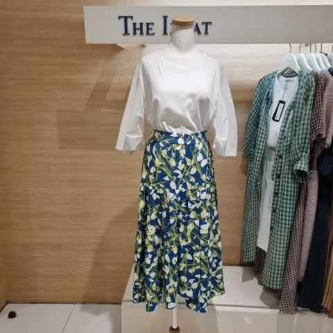 [하프클럽/더아이잗뉴욕]더아이잗 비대칭 프린트 티어드 스커트 IL7A0SK35