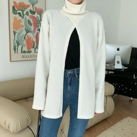[옷자락] 여자 폴라 오버랩 트임 루즈핏 무지 니트 티셔츠