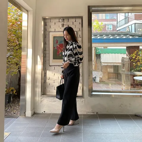 [하프클럽/쮸샵 ]셔링 스모크 블라우스
