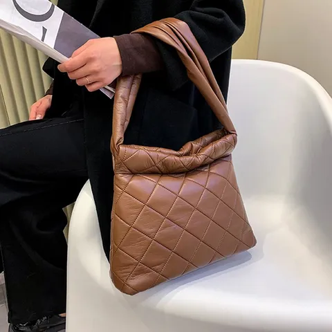 로그 스퀘어 퀼팅 패딩백