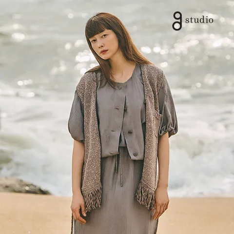 4-4. 지스튜디오 25SS 아세테이트 버튼 블라우스