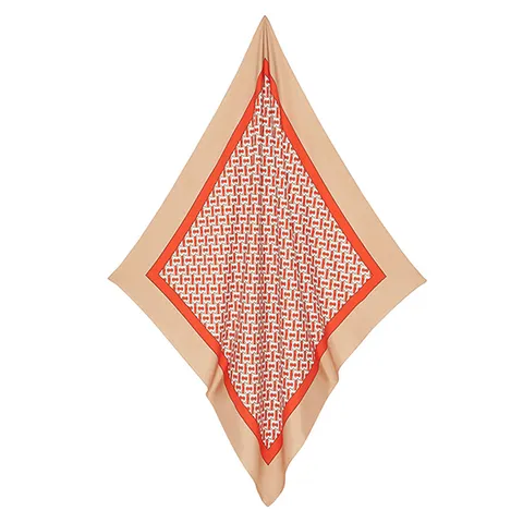 2.버버리 모노그램 프린트 실크 스퀘어 스카프