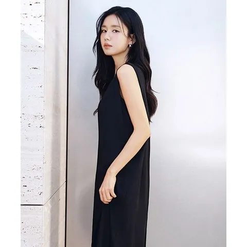 셀렙샵 celebshopedition 26SS 슬리브리스 플리츠 롱원피스