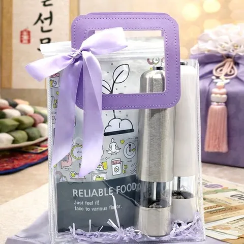 [5시건 당일출고] FOOI 명절 선물 세트 집들이 부모님 선물 l 전동 후추그라인더 2개+통후추+고급 포장백, 통흑후추+그라인더(블랙+블랙)+포장백, 1세트, 80ml