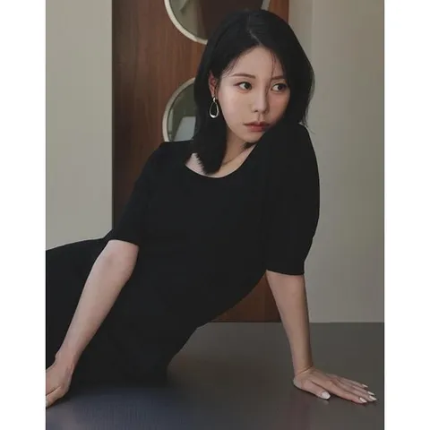 더엣지 3종세트 25FW 에센셜 스퀘어넥 반팔니트 923579