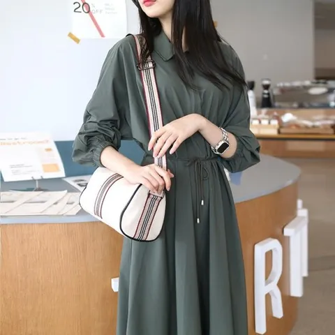 메리앤유 스판 소재 집업 카라 디테일 허리끈 플레어 원피스