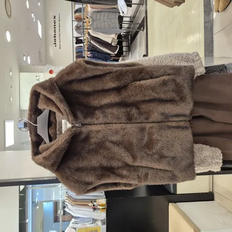 쉬즈미스 미친가격 !!!!! 25년 겨울 신상품 초초대박특가 @지금 입으면 너무 예쁜***가볍고 부드럽고 보온성좋은* 인조모피 후드베스트