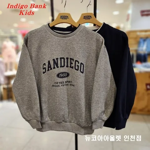 인디고뱅크키즈 [2025 겨울 신상]@@껄끄러움 없는 부드러운 착용감@@넉넉하고 여유있는 오버핏@@ 아동 주니어 공용 융기모 오버핏 라운드 맨투맨 IKMA25T03