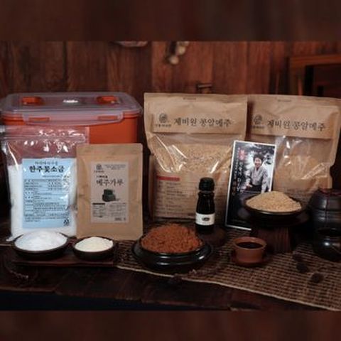 최명희명인 간편 된장만들기세트(콩알메주 1.1kgX2팩+꽃소금 800g+메주가루 200g+전통간장 100ml+생수 2LX2병+누름독 9.5L)