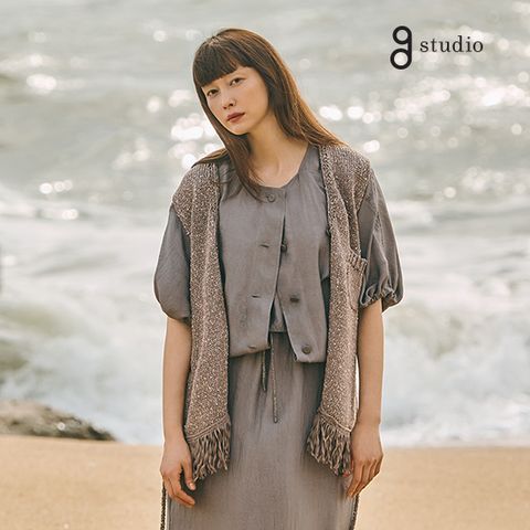 지스튜디오 25SS 아세테이트 버튼 블라우스