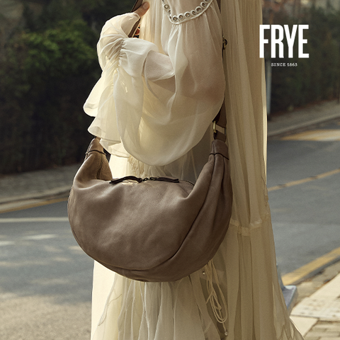 [FRYE]프라이 이태리 직수입 하프문 숄더백