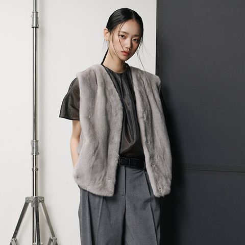 [런칭가 799000원]유로컬렉션 25FW 사파이어 휘메일 풀스킨 밍크 베스트