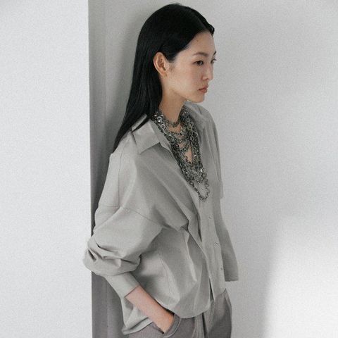 르네크루 25FW 코튼100% 핀턱 디테일 셔츠블라우스