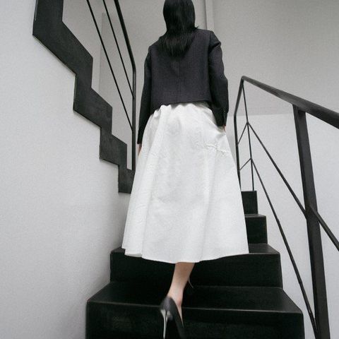 르네크루 25FW 패널 플레어 볼륨 스커트
