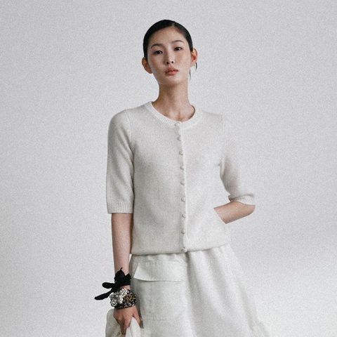 르네크루 25FW 화이트캐시미어100% 하프 가디건