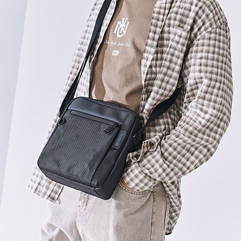 아메리칸투어리스터 스퀘어 크로스백