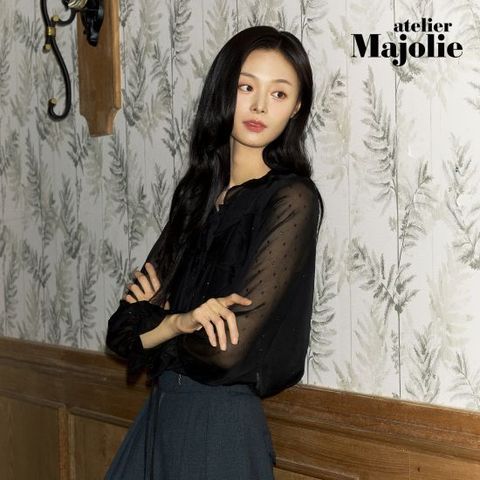 아뜰리에마졸리 25FW 레제르 러플 블라우스 (+이너탑)