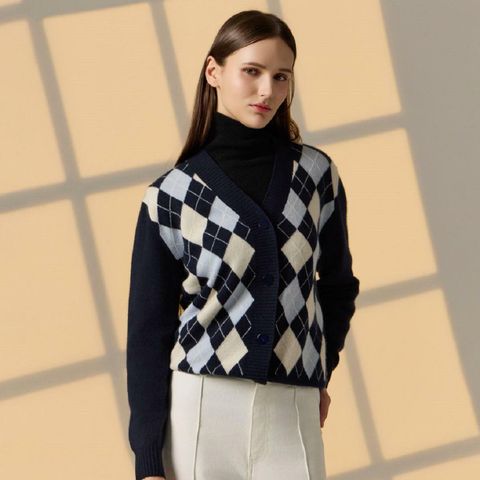 [카드 5%할인][런칭가 169,000 → 139,000] 데너 몽골 햇 캐시미어100 아가일 가디건 (25FW)