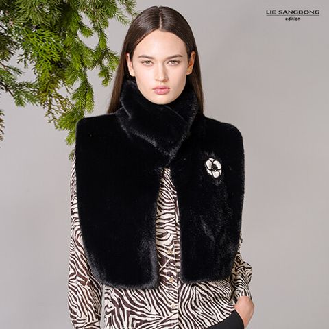 이상봉에디션 25FW FAUX 퍼 케이프 