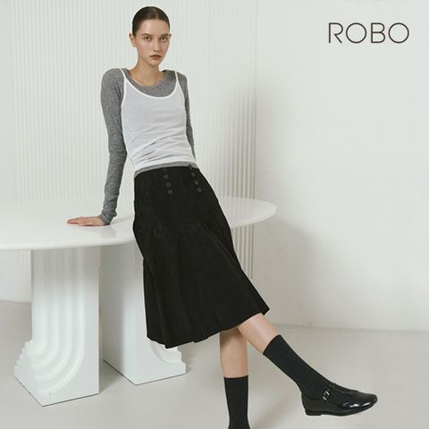 로보 25F/W 이태리 스웨이드 플리츠 스커트