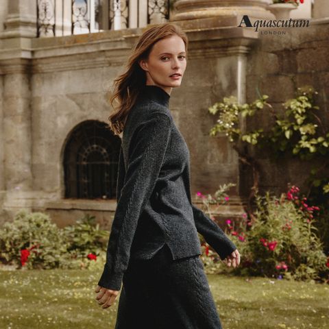 [온플] 아쿠아스큐텀 25FW 캐시미어 울 케이블 니트 풀오버 1종